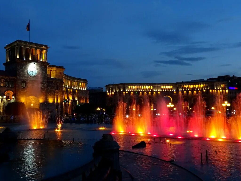 Ереван воздух. Ванадзор Ереван Ереван. Ереван Dancing Fountains. Hraparak Ереван. Ереван Сити Армения.