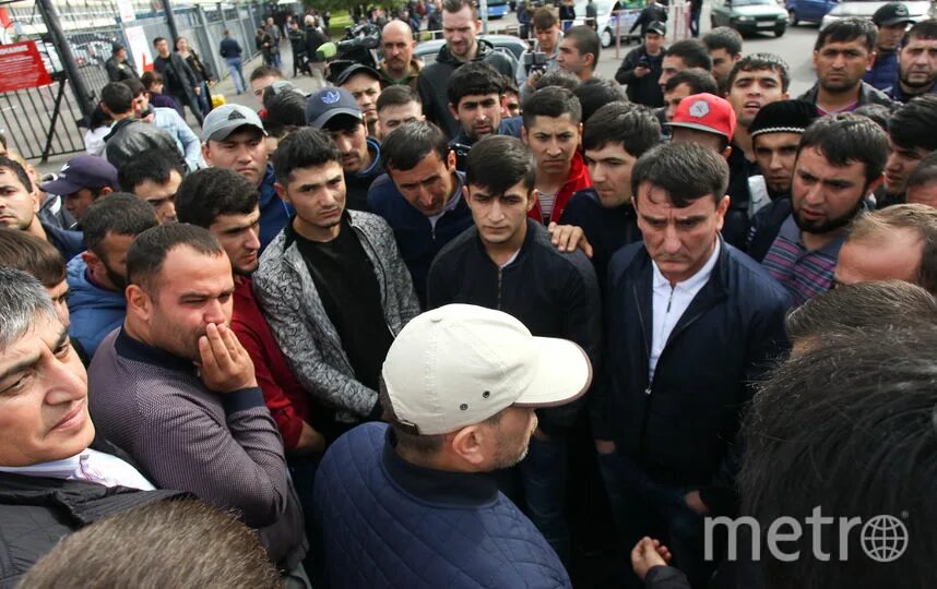 Подставили таджиков в крокусе. Таджикская мафия. Таджики в Москве. Мигранты в Москве. Таджики нелегалы Москва.