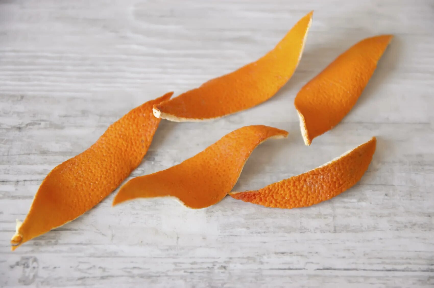 Как использовать кожуру. Кожуры мандарина (Citrus reticulata). Шкурка апельсина. Апельсиновая кожура. Апельсиновая корка.