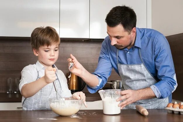 Учит сына каструл голове. Отец учит сына поливать. Сыновья размышления