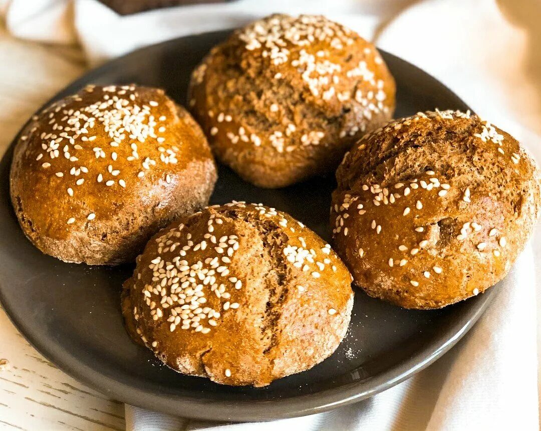 Пп из ржаной муки. Холодный хлеб. Пп из ржаной муки. Медовый пирог с грушей. Черный хлеб с пряностями.