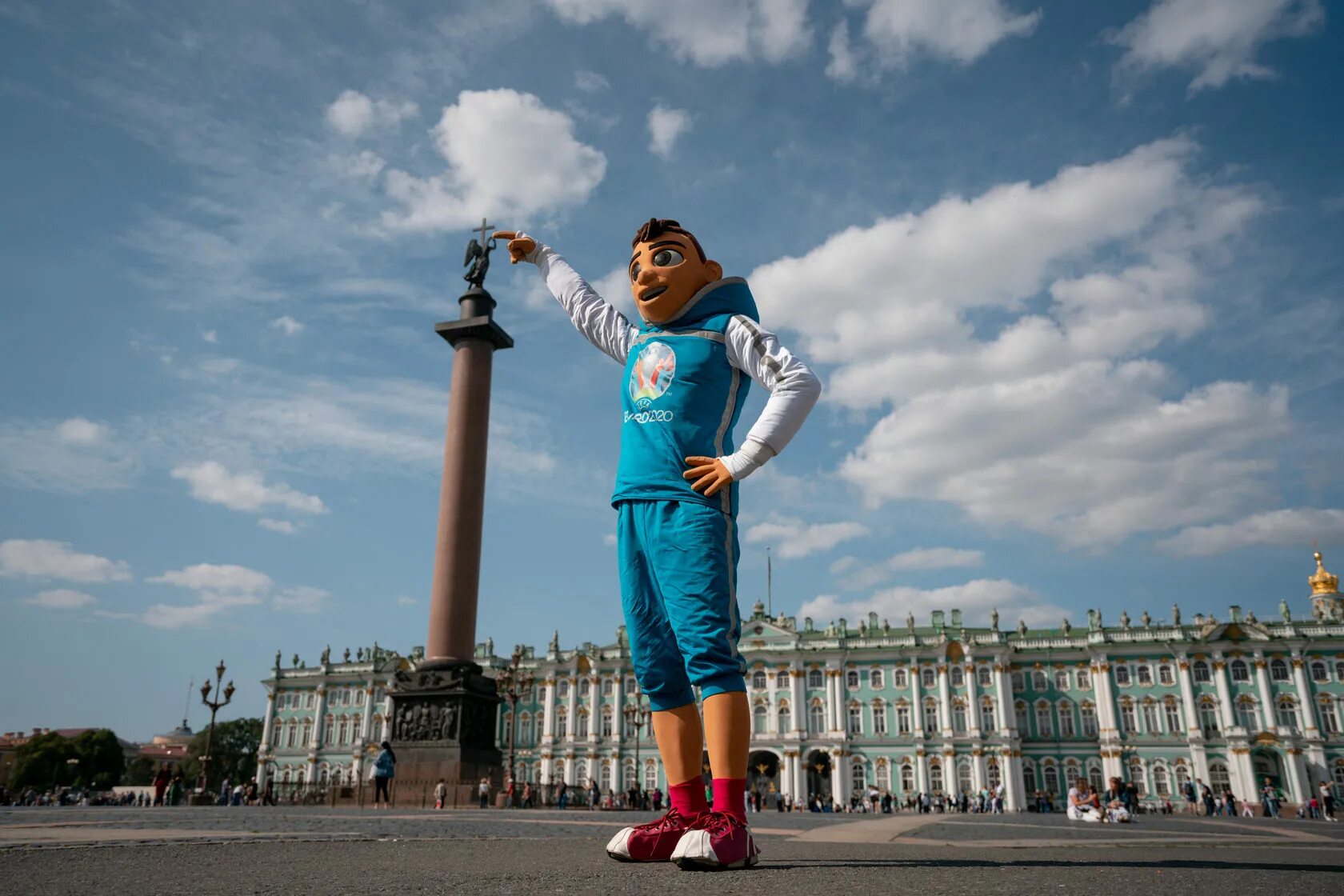 Новости москвы спб. Дворцовая площадь фотосессия. Фотосессия на Дворцовой. Санкт-Петербург люди. Фотосессия в Питере.