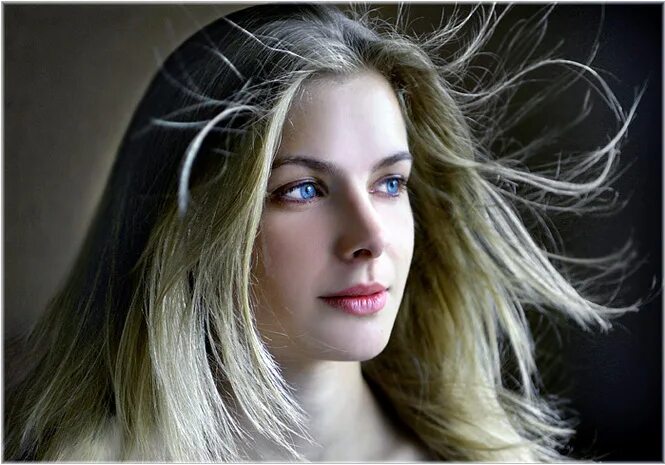 Зима электризуются волосы. Волосы электризуются. Волосы магнитятся зимой. Волосы магнитятся. Девочка с наэлектризованными волосами.