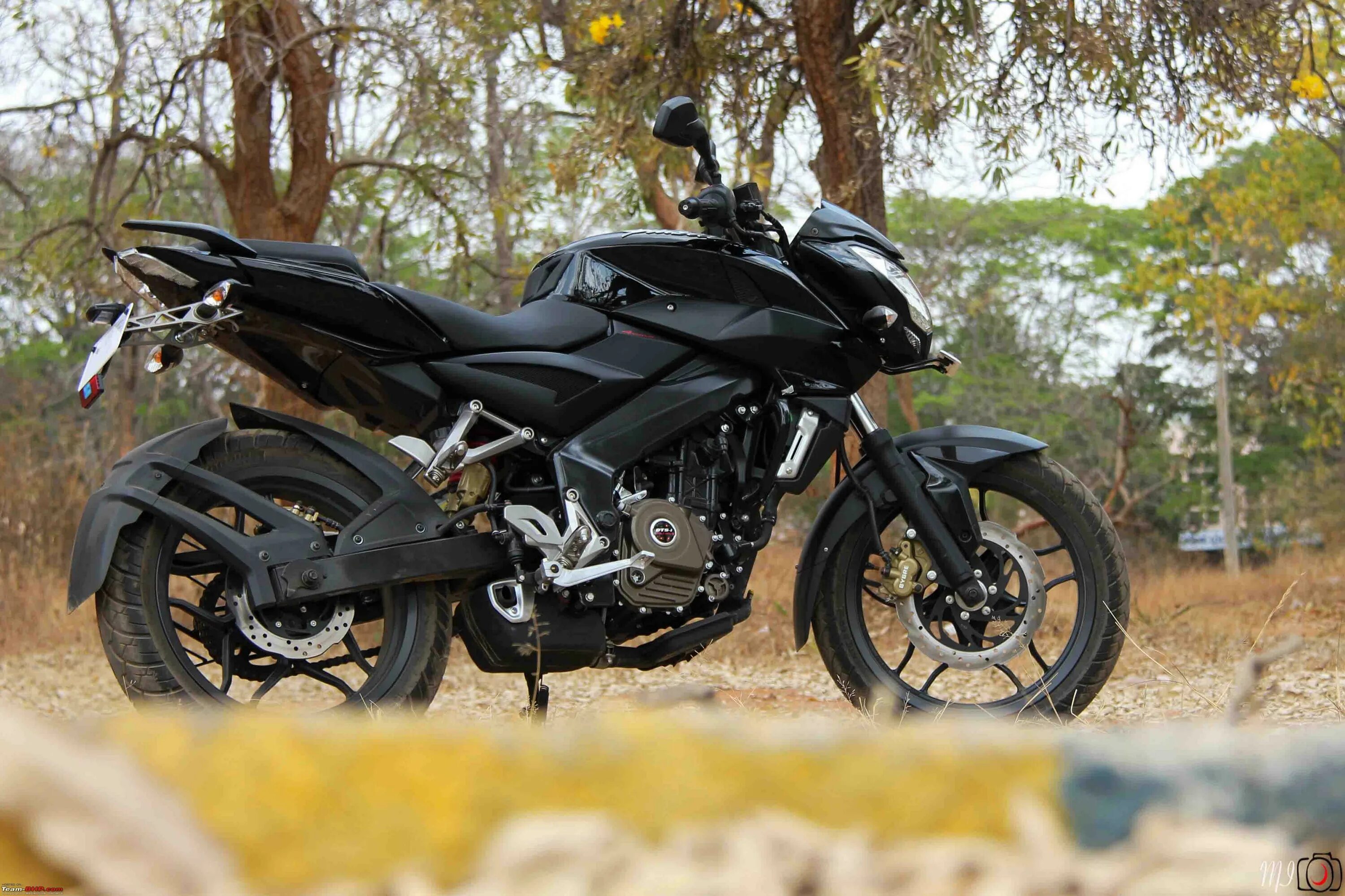 Bajaj pulsar. Bajaj Pulsar ns200. Мотоцикл Bajaj Pulsar 200 NS. Bajaj Pulsar ns200 с двойкой. Мотоцикл Bajaj Pulsar NS 200 мотор.