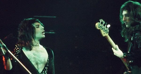 Queen seven. Queen 1974. queen ii 1974. queen queen 1973. seven seas of rhye queen.