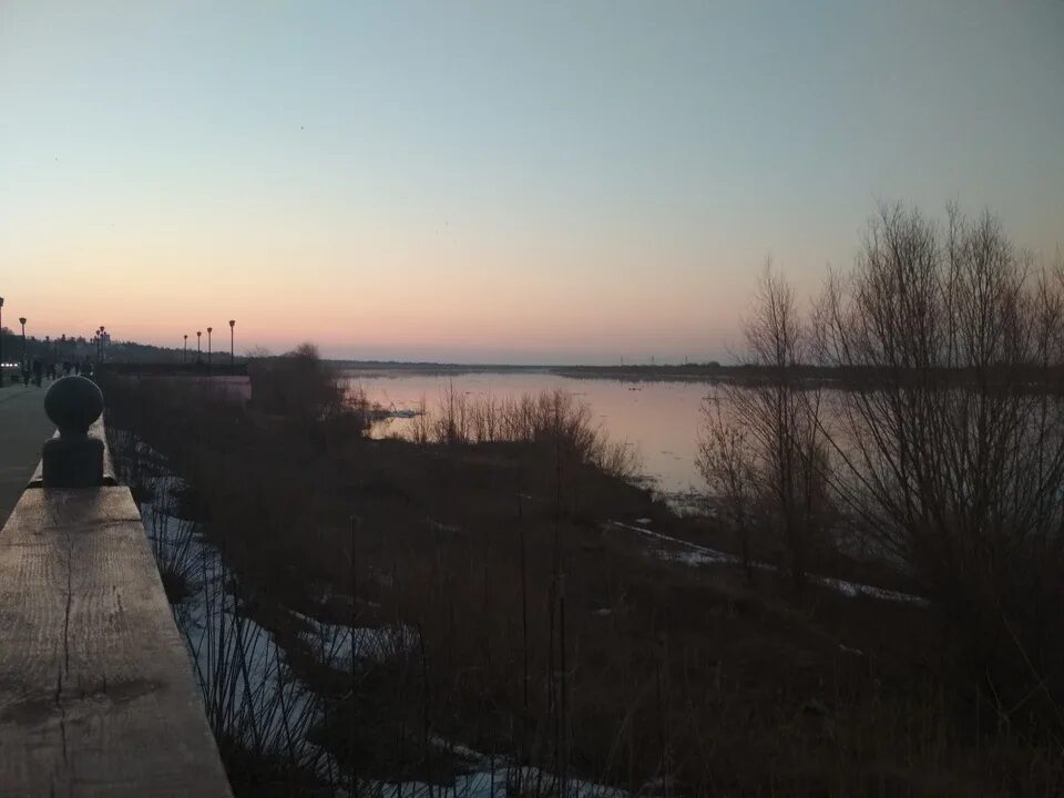 Вода на оке сегодня сколько поднялась. Уровень воды в Оке в Муроме. Уровень воды в Оке в Муроме в 1979г. Уровень воды Ока. Затопило Ока в Муроме.