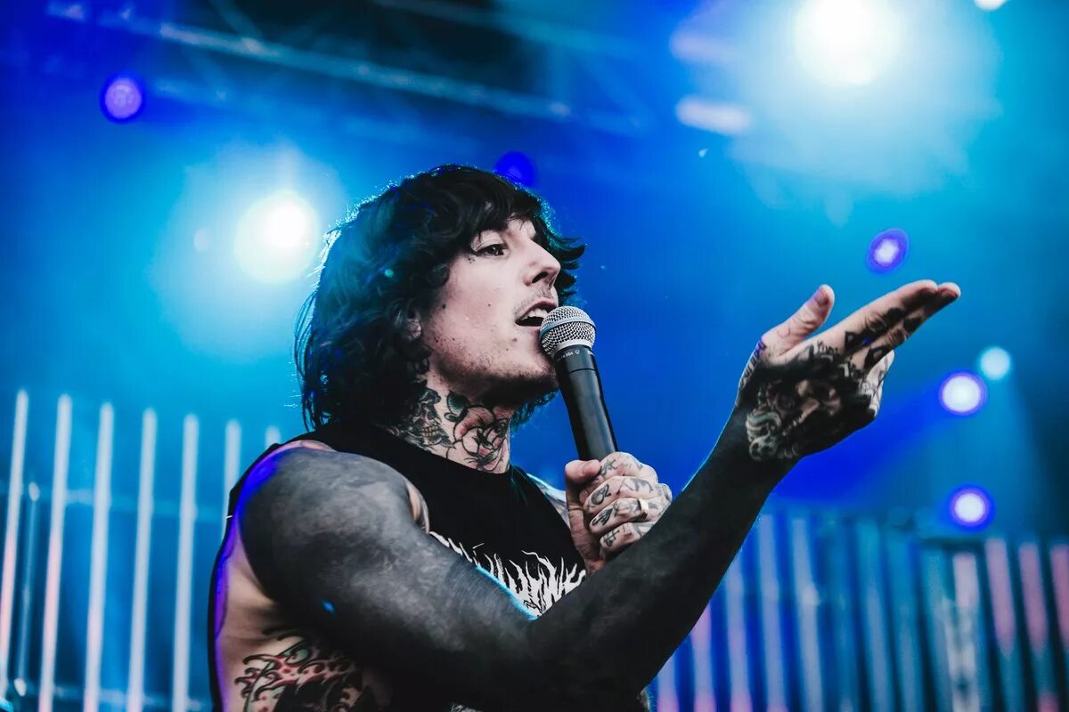 Bring me the horizon throne. Вокалист bring me to Horizon. Bring me the Horizon 2016. Bring me the Horizon 2022. Бринг ми ту Хоризон.