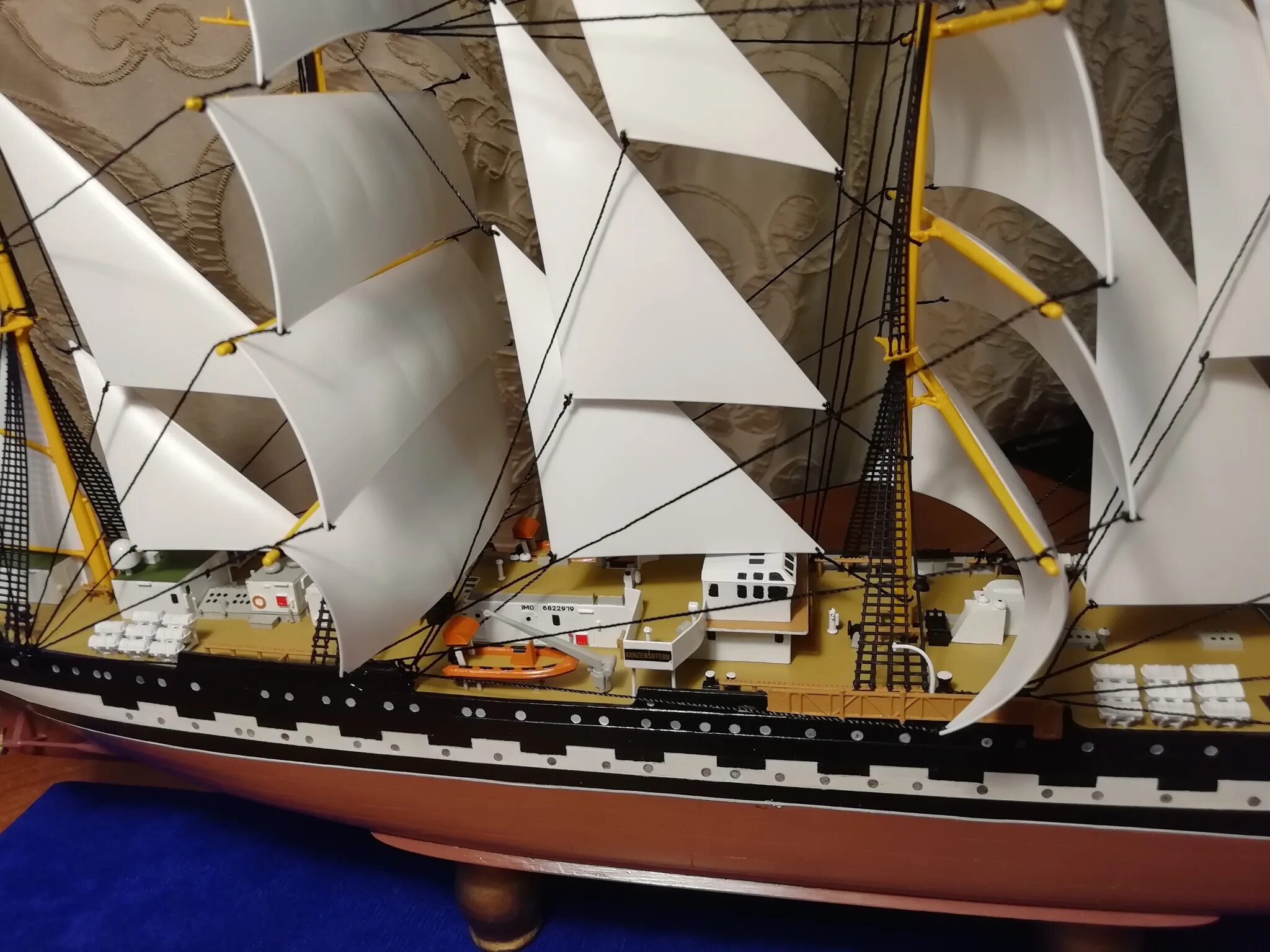 Барк крузенштерн модель. Сборная модель корабля барк крузенштерн. Четырехмачтовый барк крузенштерн. Крузенштерн парусник звезда. Модель барка крузенштерн.