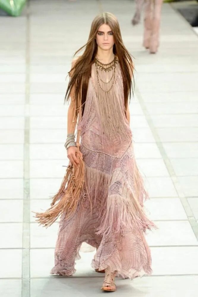 Платья в стиле шебби. Etro 2023 коллекция весна-лето. Стиль бохо 2021 - 2022. Стиль бохо 2022-2023. Стиль бохо 2022.