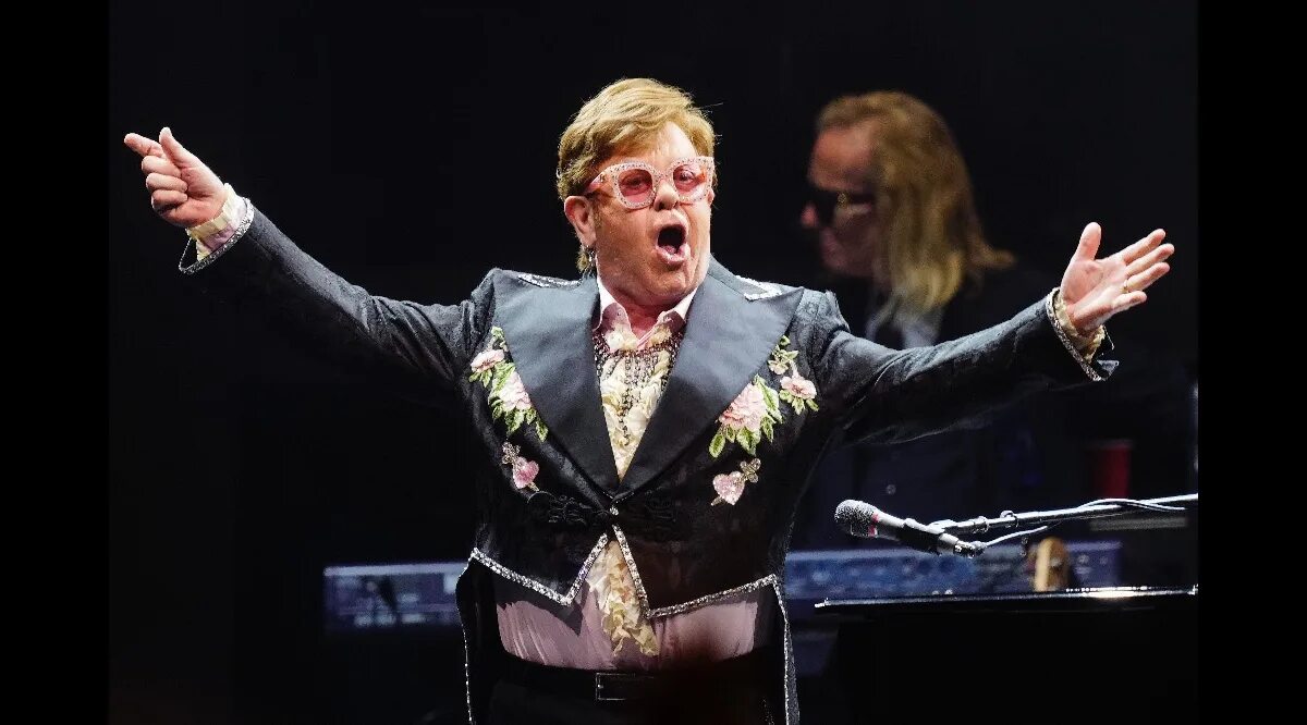 Элтон джон последний. Sir elton john. Elton john выступление. Glastonbury фестиваль. Элтон джон последний.