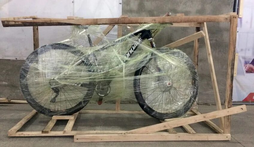 Упаковка велосипеда для перевозки. Упакованный велосипед. Перевозка велосипеда в обрешетке. Обрешетка для велосипеда.