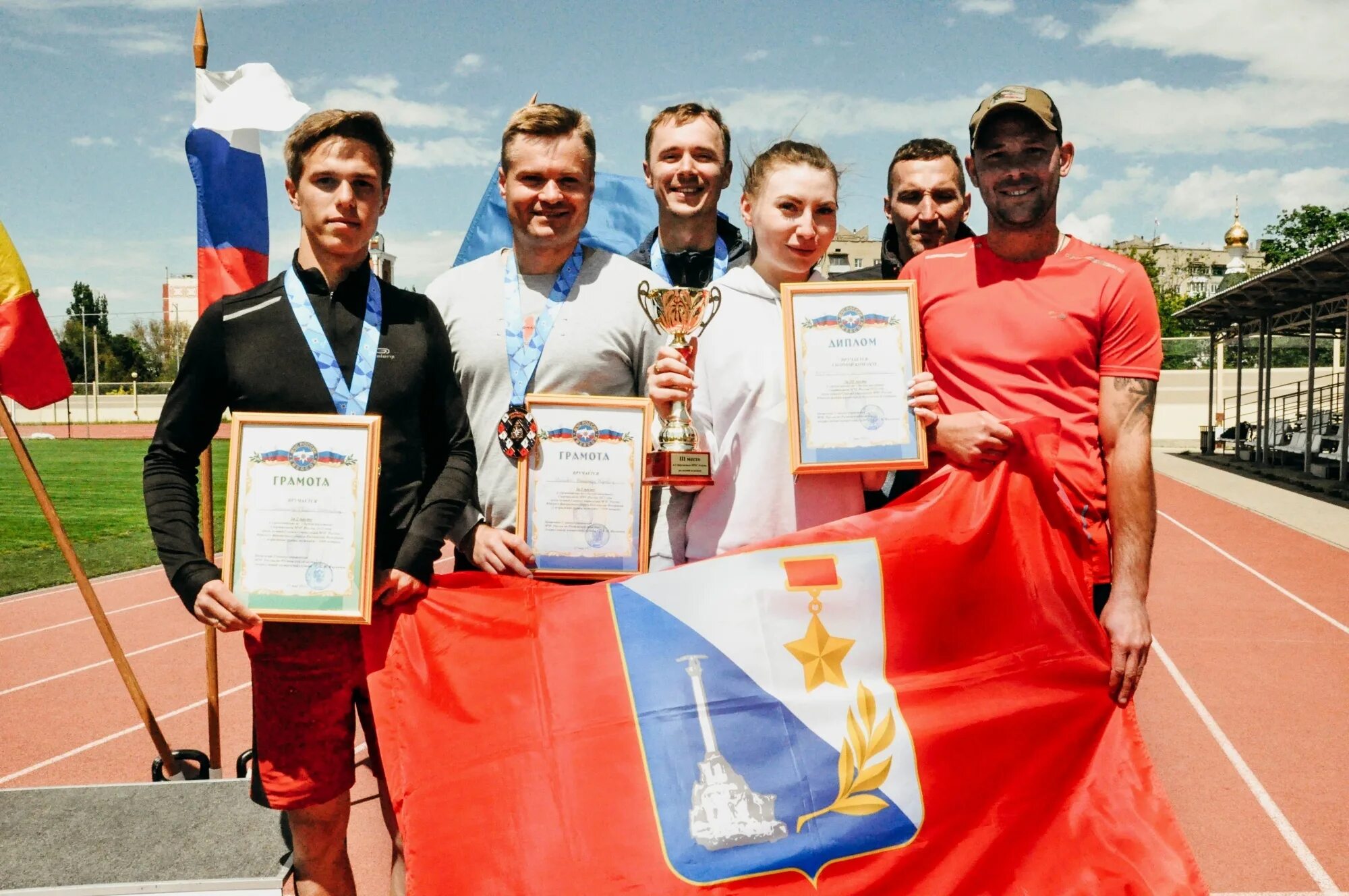 Новости спорта севастополь. Фарватер футбол севастополь. Новости спорта севастополь. Видео победы фк севастополь 06. Школа бокса севастополь.