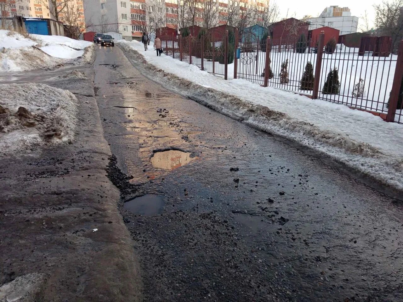 Шумный приморский край. Дороги весной. Дорога весной. Приморский край дороги. Таяние снега на дороге.
