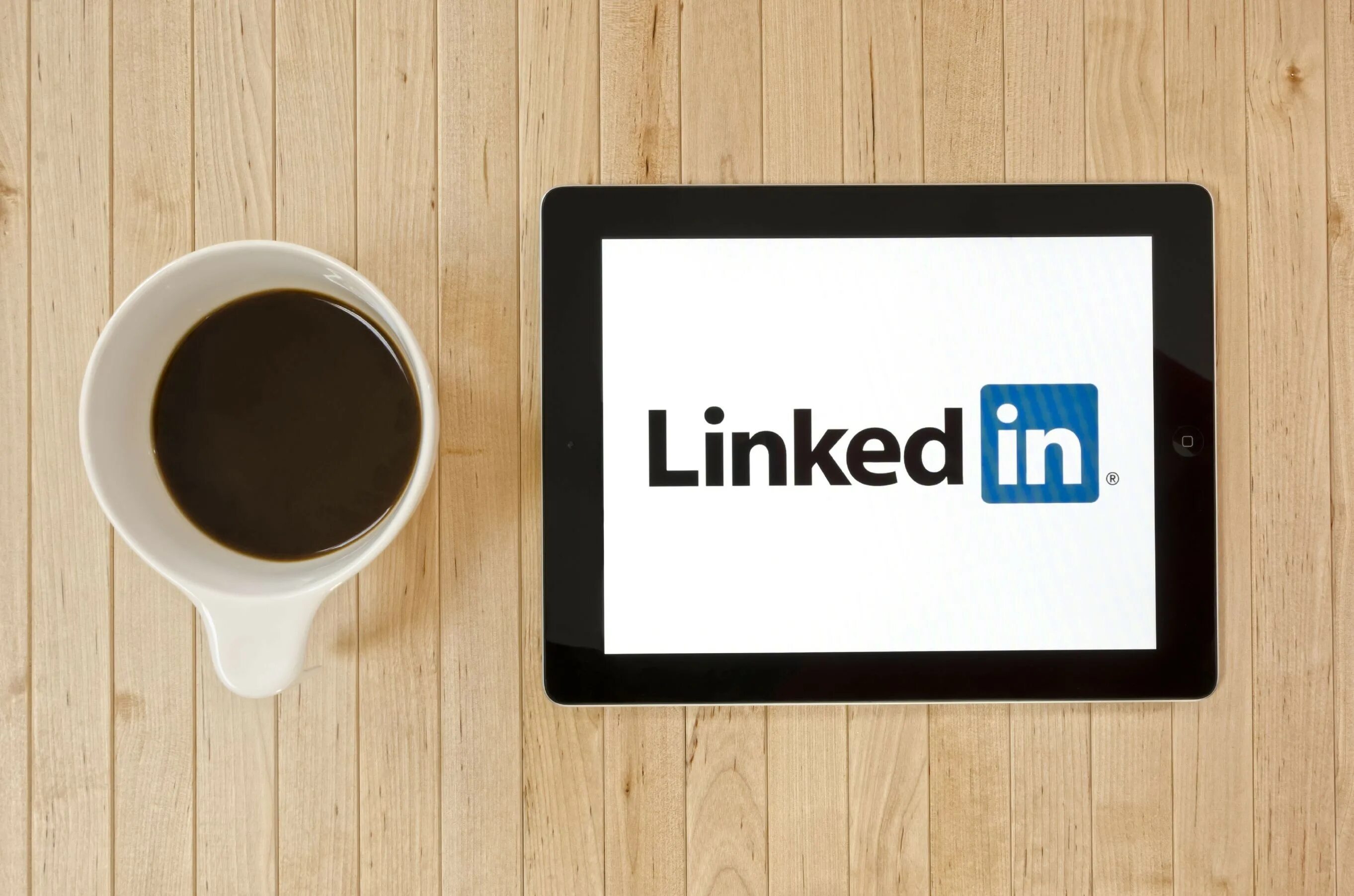 Линкедин это. Linkedin. фоторамка с чашкой кофе. картинки для linkedin. картинка для линкедин.