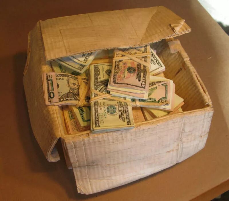 коробка для денег. коробочка для денег. деньги в коробке. коробка с долларами. в какой коробке деньги.