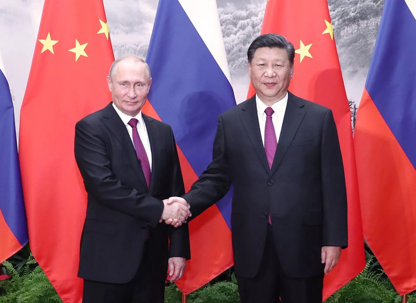 Си Цзиньпин кланяется. Си Цзиньпин 2023. Россия и Китай Дружба.