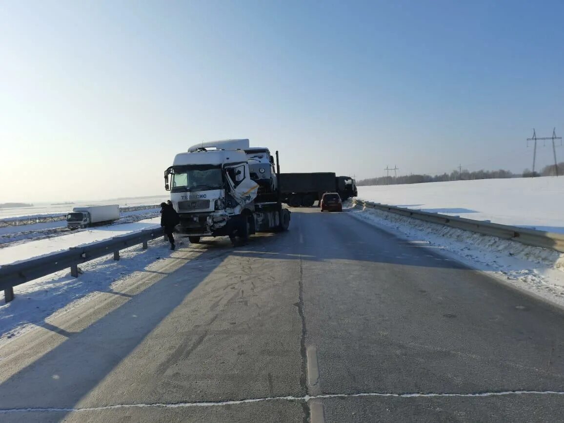 Авария на Новосибирской трассе КАМАЗ. ДТП на трассе Томск Новосибирск. Аварии на трассе р 255 Сибирь. 22.11 2013