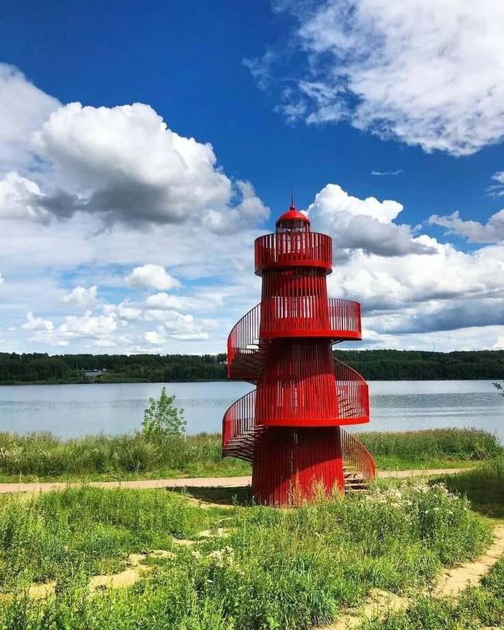 Маяк озеро Сенеж Солнечногорск. Маяк в Солнечногорске на Сенеже. Маяк на озере Сенеж. Маяк в Солнечногорске на набережной. Маяк алые паруса