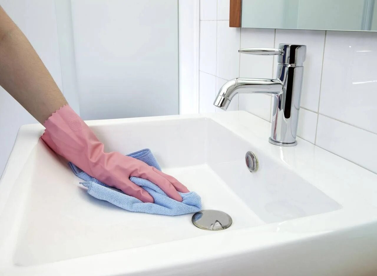Как почистить в домашних условиях душевую. Уборка в ванной. Мытье раковины. Мытье ванной комнаты. Очистки керамической раковины.