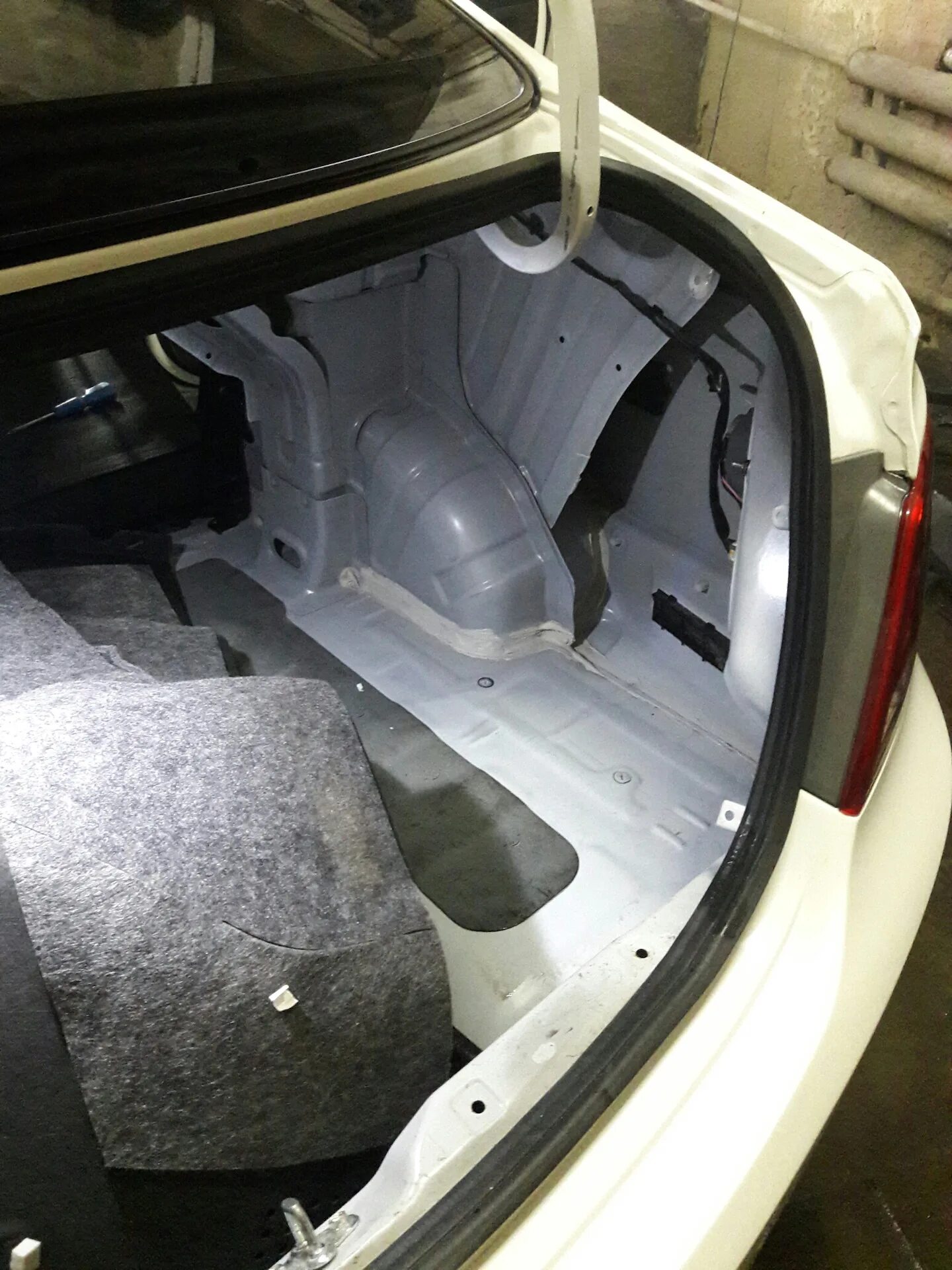 ШВИ багажника - Hyundai Solaris Hatchback, 1,6 л, 2011 года автозвук DRIVE2