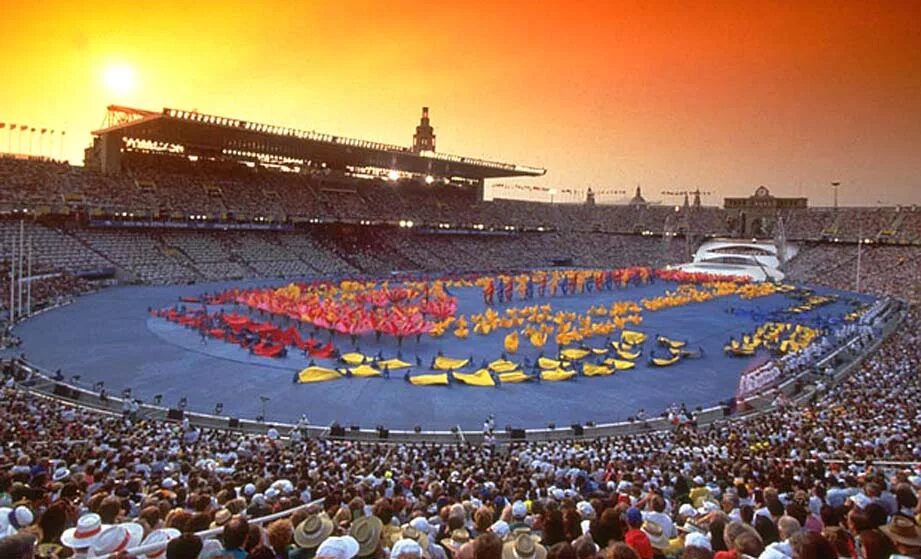Испания летние олимпийские игры. Церемония открытия олимпиады в Барселоне 1992. ОИ В Барселоне 1992. Стадион Монжуика Испания. Летние Олимпийские игры 1992 Барселона.