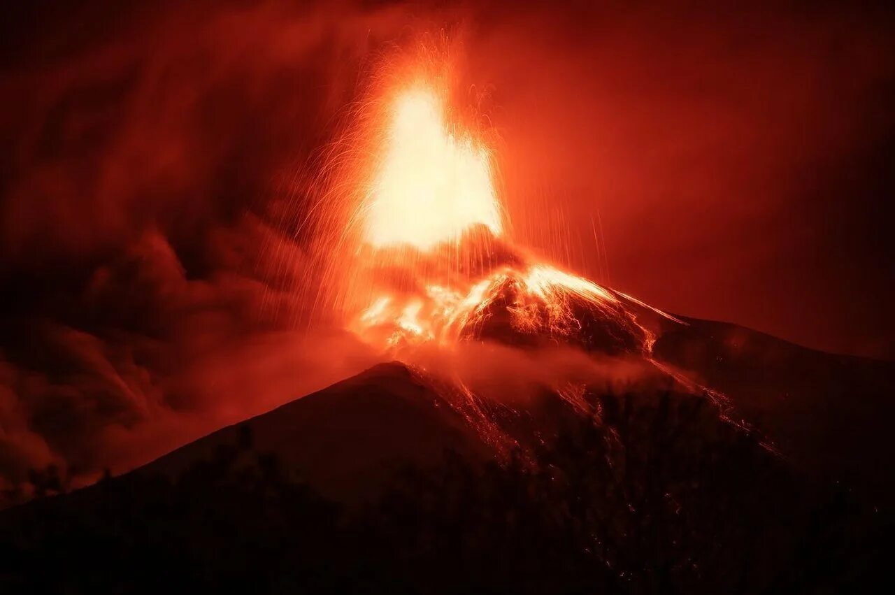 Извержение вулкана фуэго. Вулкан де фуэго. Вулкан фуэго. Вулкан фуэго. Извержение вулкана фуэго.