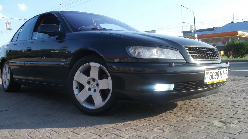 Опель омега б бензин купить. Opel Omega 2.2. Opel Omega b. Opel Omega c 2.2 2002. Intra r17 Opel Omega b.