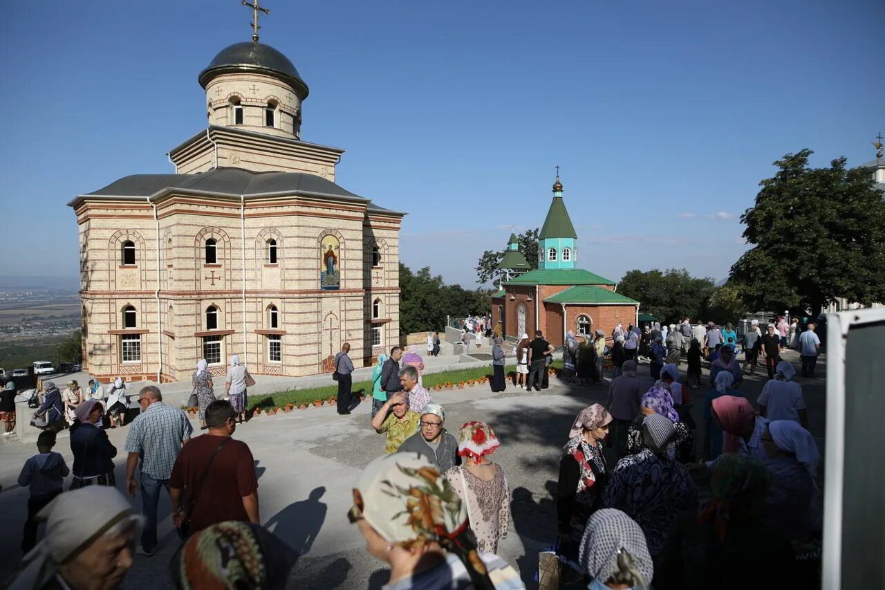 Гора бештау мужской монастырь пятигорск. Успенский Второафонский Бештаугорский монастырь. Успенский второ-Афонский Бештаугорский мужской монастырь. Свято Успенский Второафонский монастырь Пятигорск. Второафонский монастырь Бештау.