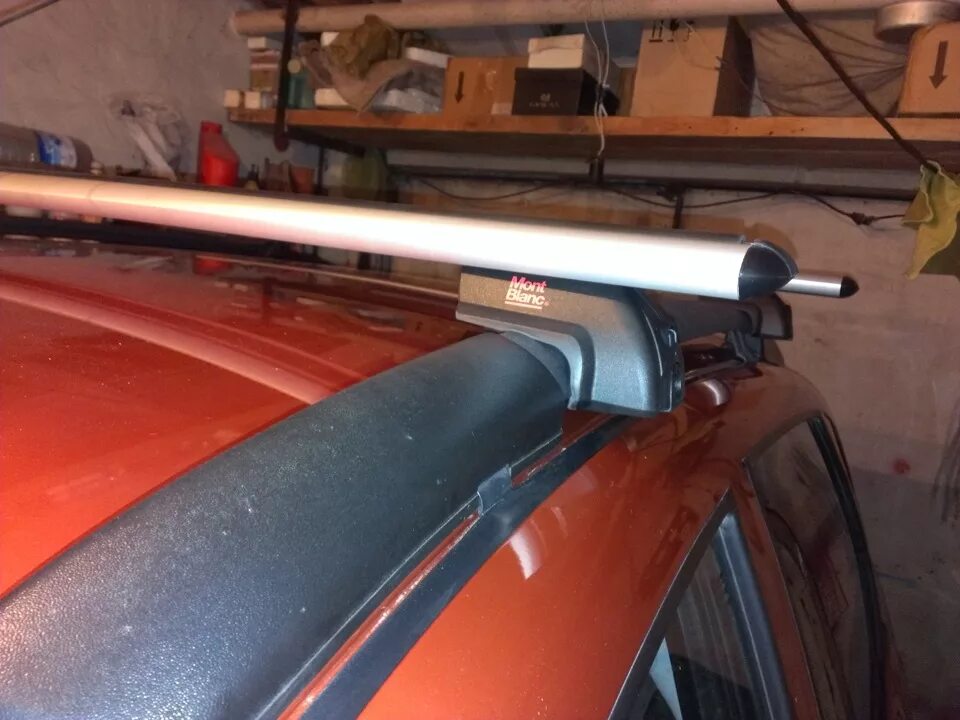 Рейлинги установка видео. Релинг на крышу автомобиля. Крепление рейлингов на ниву шевроле. Рейлинги калина 2. Рейлинги установка видео.