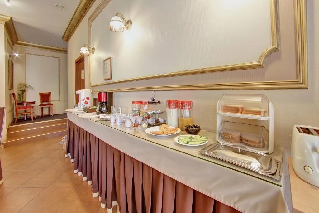 Санкт-петербург лиговский проспект 50е жилой дом. Guests санкт петербург. Guests love by tauride garden. Дом трезини в петербурге отель. Guests санкт петербург.