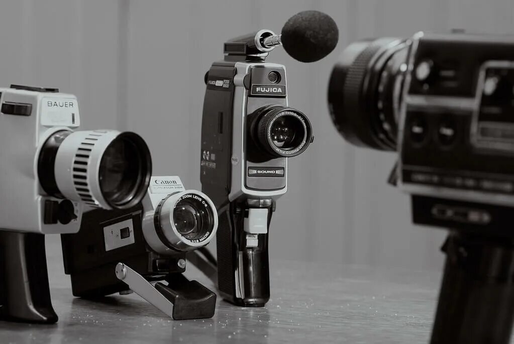 Диск жокей 80-х. 80е магнитофон эстетика. Стиль съемки vhs. Дин конгер ссср. Человек с магнитофоном.