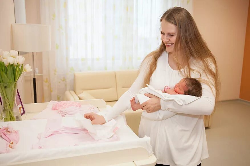 Мама выписалась. Выписка из роддома. Фотосессия в роддоме. Выписка ребенка из роддома. Выписка из роддома фотосессия.