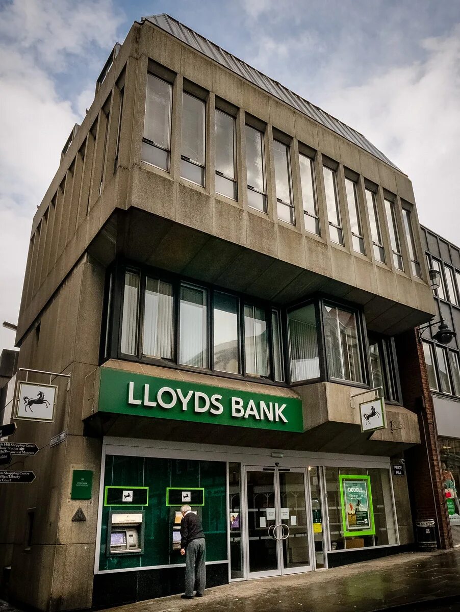 Local bank s green. Ллойд банк в Лондоне. : Lloyds TSB Bank PLC. Ллойд Моррис банк. Barclays Bank, Midland Bank, Lloyds Bank и National Westminster Bank.