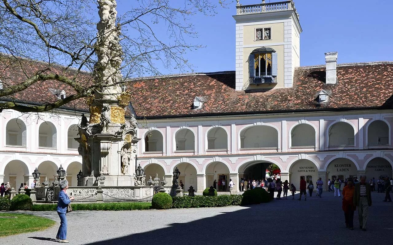 галла (санкт-галлен). монастырь джунис сербия. монастырь монастырь монте-кассино. самый большой монастырь в европе как называется. стари-рас сербия.