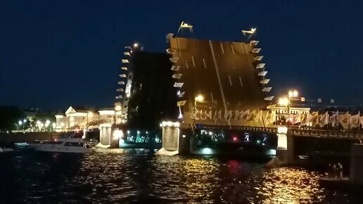 Отель с видом на разводные мосты. Мост петра великого разводной питер. Малоохтинская набережная санкт-петербург. Разводной мост в санкт-петербурге. Дворцовый мост.