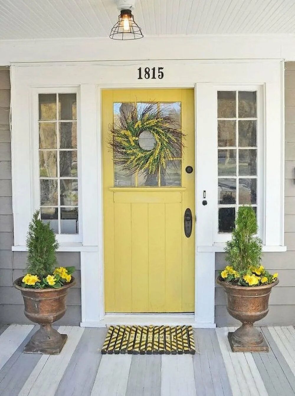 Веранда входные двери. Входная дверь в дом. Входная дверь в скандинавском стиле. Входные двери в интерьере. Желтая входная дверь.