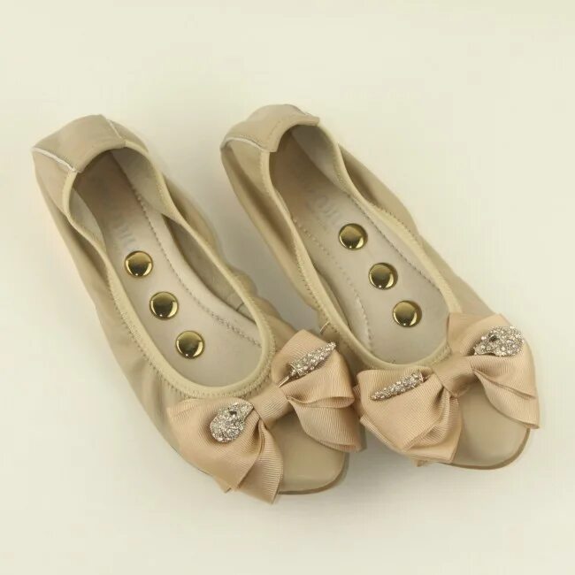 Балетки miu miu. Туфли балетки миу миу. Балетки miu miu ss23. Балетки miu miu. Miu miu балетки с ремнями.