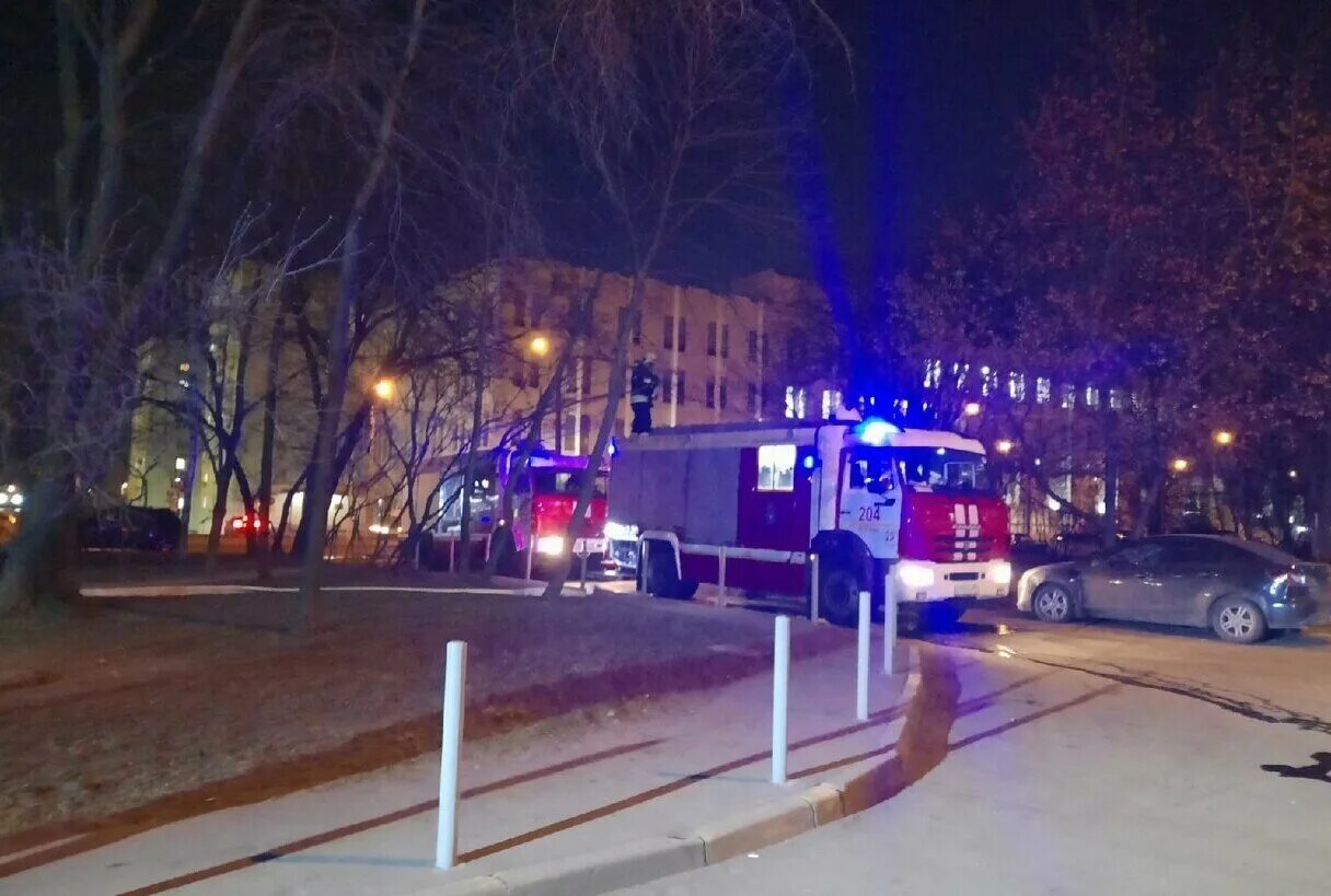 Что в строгино сейчас горит. Пожар в строгино 10.12.2025. пожар на кулакова. строгино пожар кулакова. пожар на кулакова 10.12.2025.