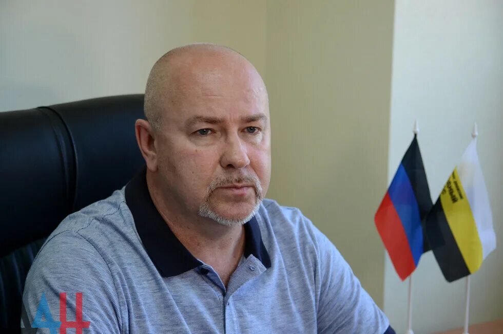 Депутаты днр. Депутат днр. председатель народного совета днр. депутат по днр лысый. депутат днр новаковский.