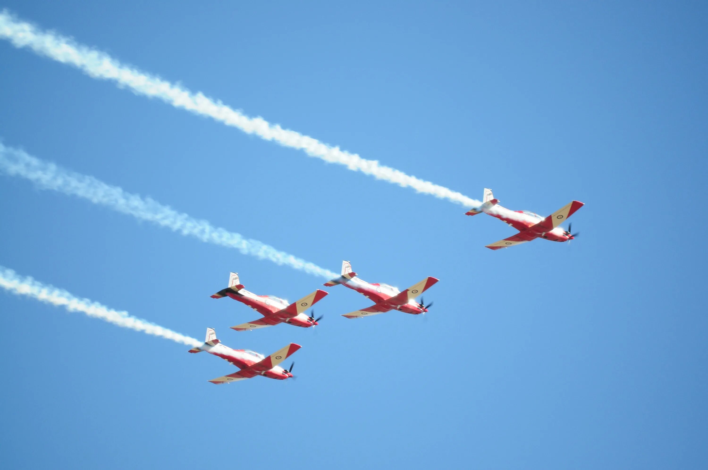 Flying airplanes. Самолет в полете. Много самолетов в небе. Спортивные самолеты. Летучий самолет.