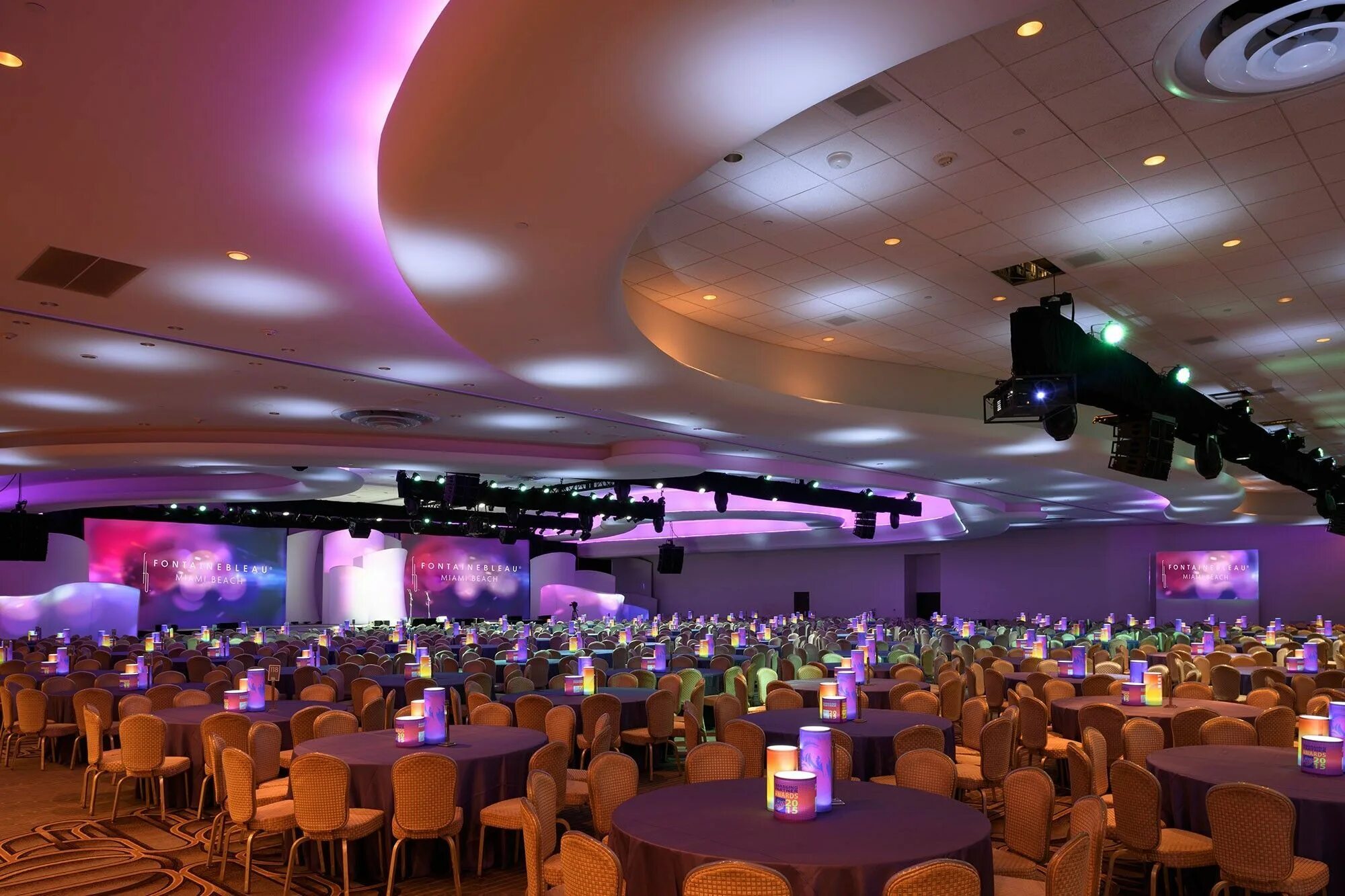 Поляна эвент. Клуб fontainebleau майами. Поляна event place. Мероприятия на открытом воздухе. Шатер поляна ясная поляна.