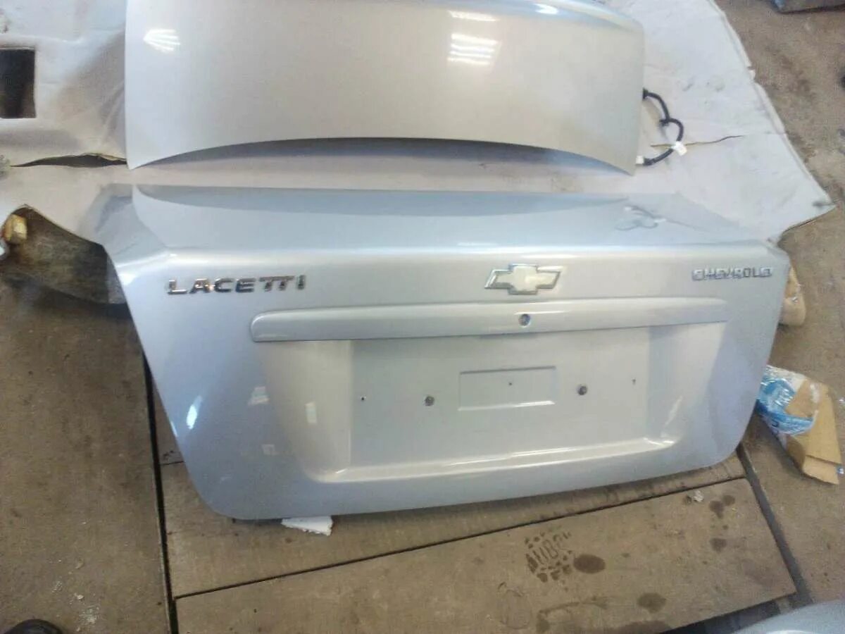 Крышка багажника санг енг актион нью. Ml350 крышка багажника. Опель зафира крышка багажника. Крышка багажника гомель. Chevrolet lacetti седан крышка багажника.
