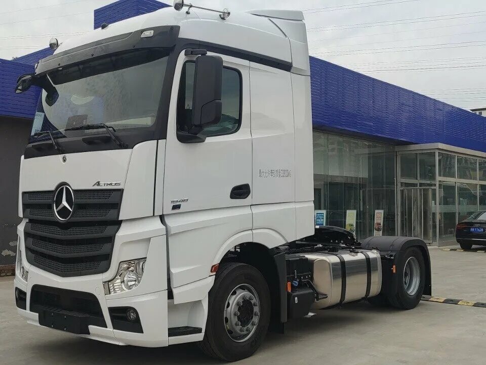 Купить новый Mercedes-Benz Actros дизель автомат в Москве: белый 2023 года на Ав