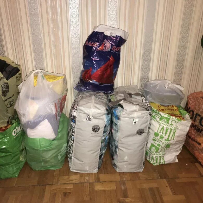 Вещи на авито 50. Вещи пакетом. пакет вещей на мальчика. пакет детских вещей. куча пакетов с вещами.