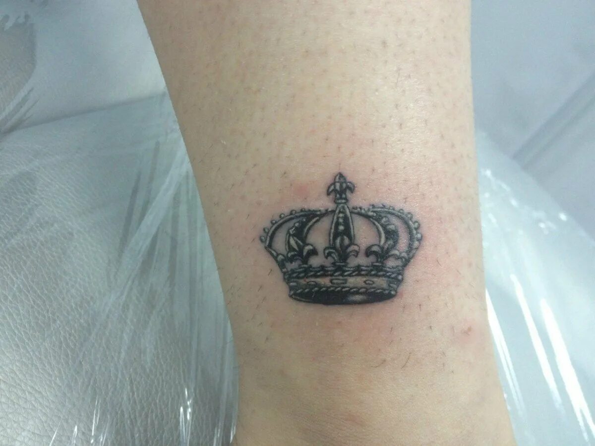 тату корона на руке. тату корона. тату корона. наколка корона на руке. тату коран.