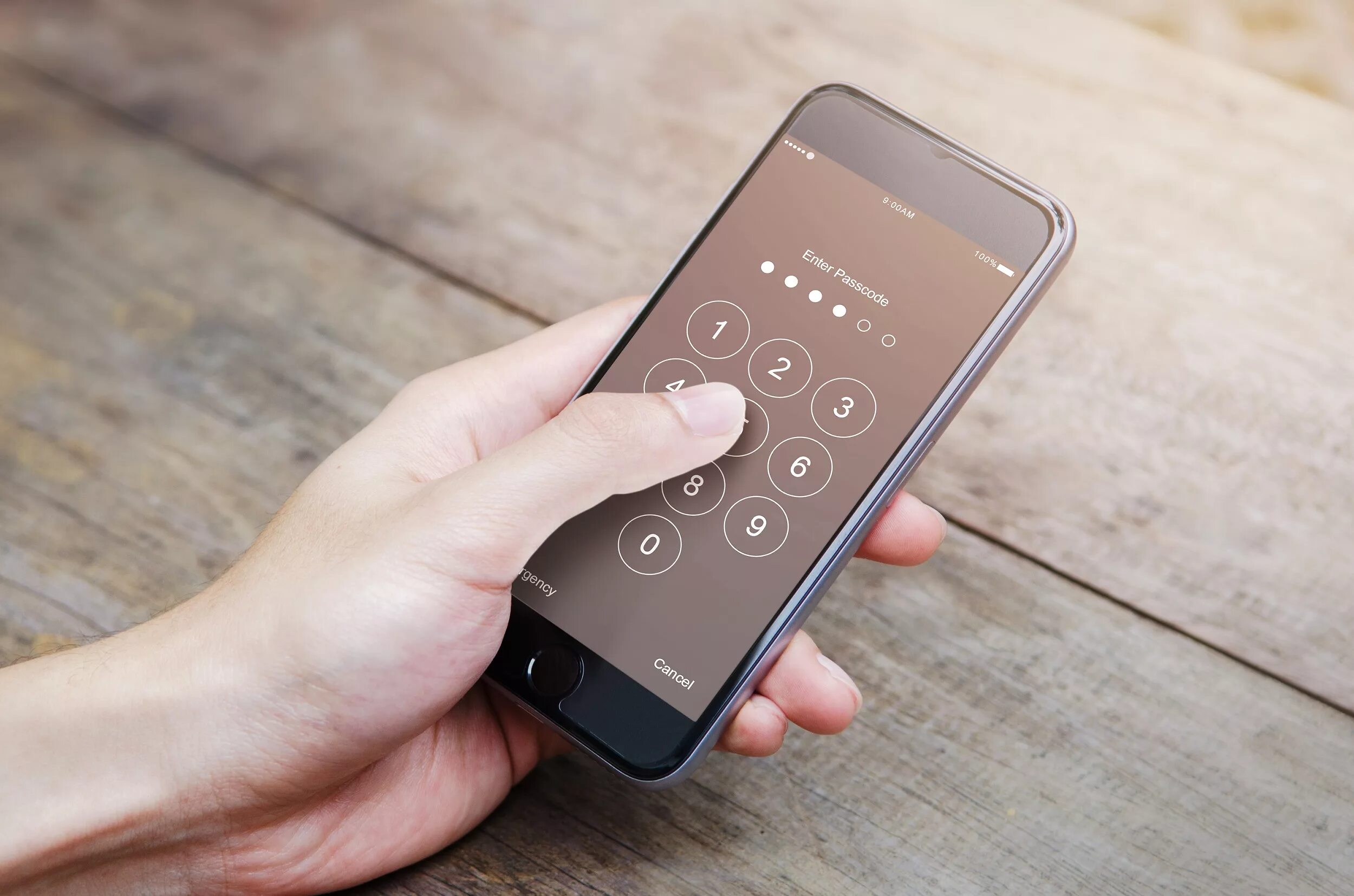Незнакомые смартфоны. Защитные смартфоны. заблокированный смартфон. пароль на телефон.