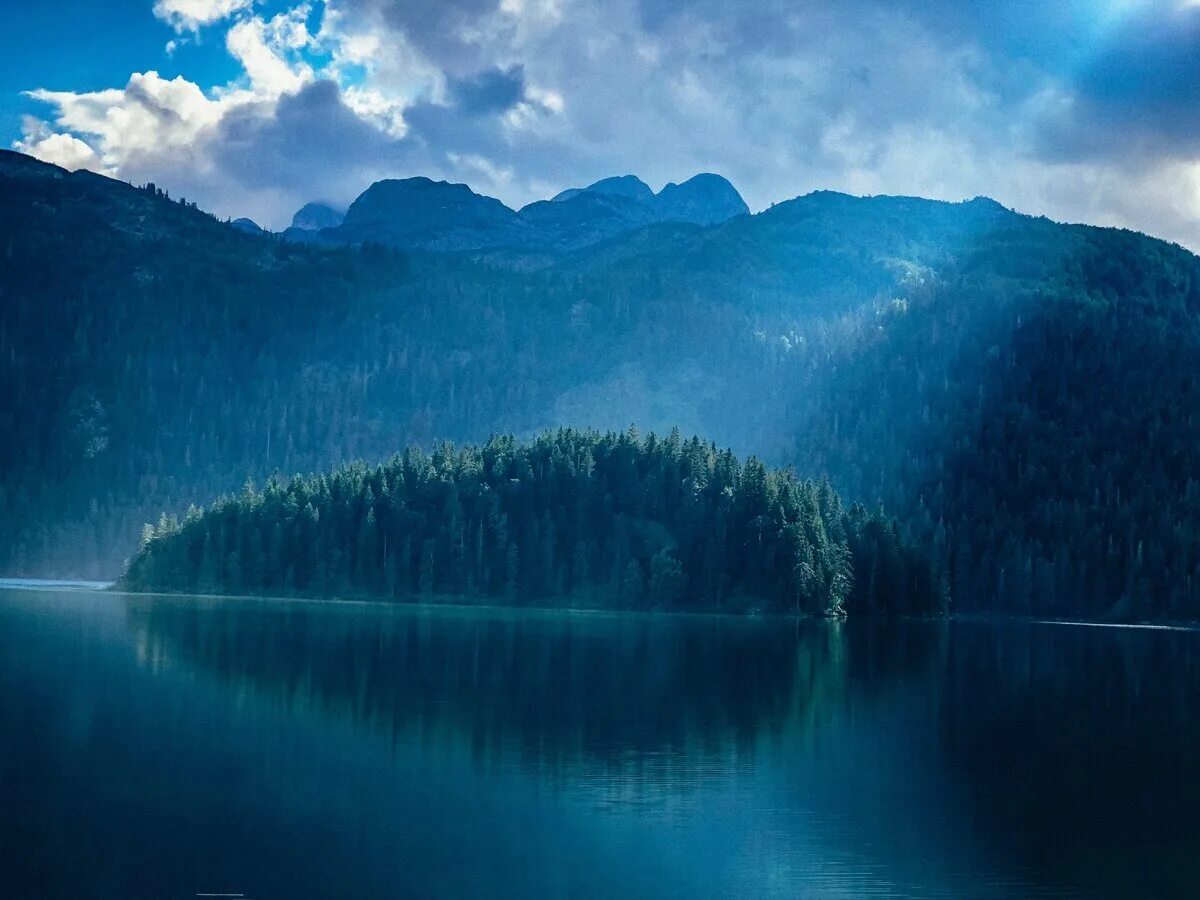 Дурмитор черное озеро. Озеро Black Lake Черногория. Черное озеро црно-езеро. Черно езеро Черногория.