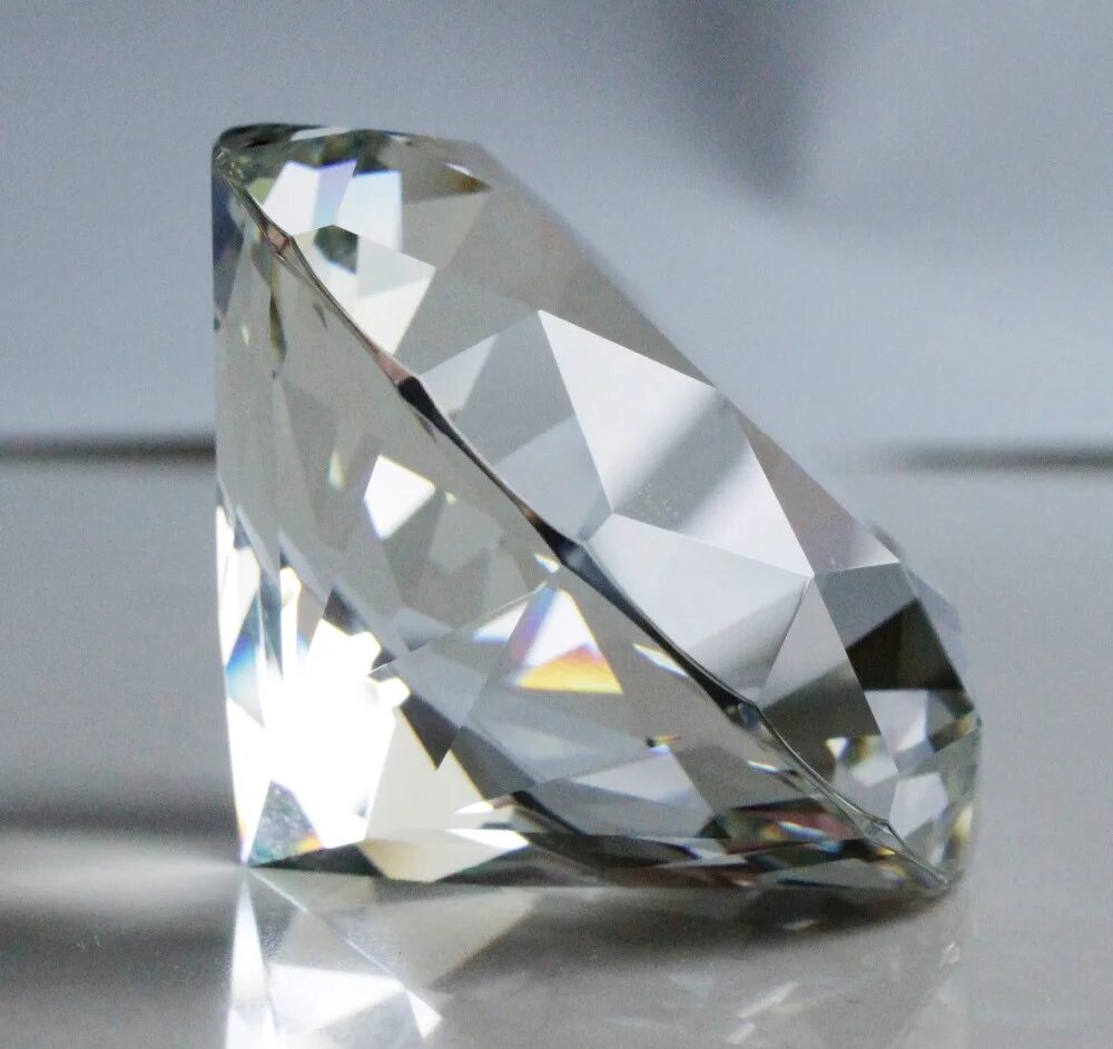 Diamond crystal. Граненый Кристалл. Кристалл алмаза.