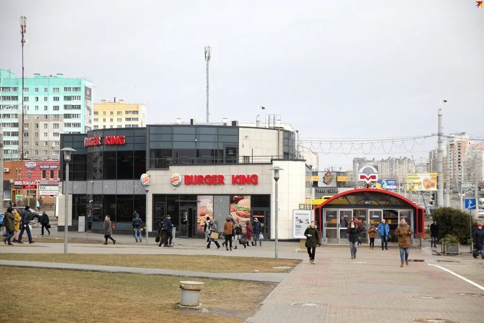 Станция каменная горка минск. Станция каменная горка минск. Станция метро кунцевщина минск. Что на горке станции метро. Станция каменная горка минск.