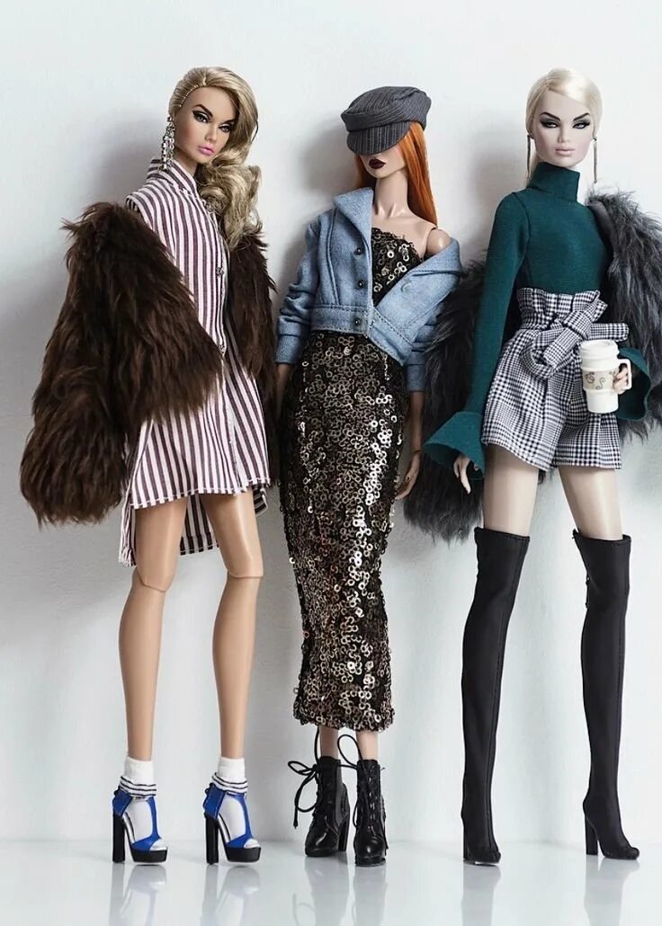 Куклы барби моде. Аутфиты для Барби. Современные куклы. Модные Наряды для кукол. Модные куклы.